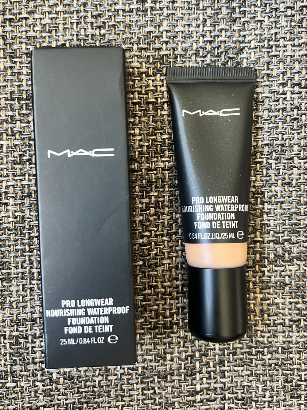 MAC Pro Longwear Nourishing Waterproof Foundation - NW35